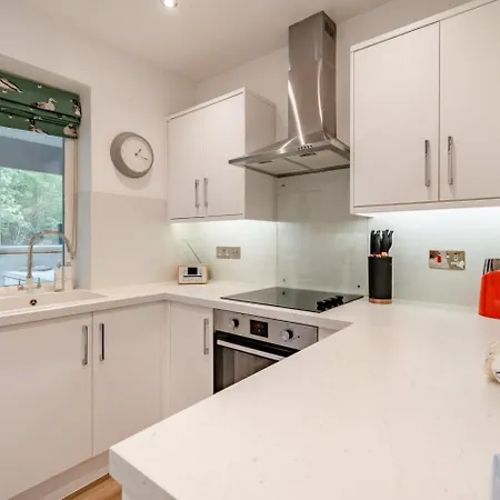 2 Bed In Oc-gl103 * Chapel Stile